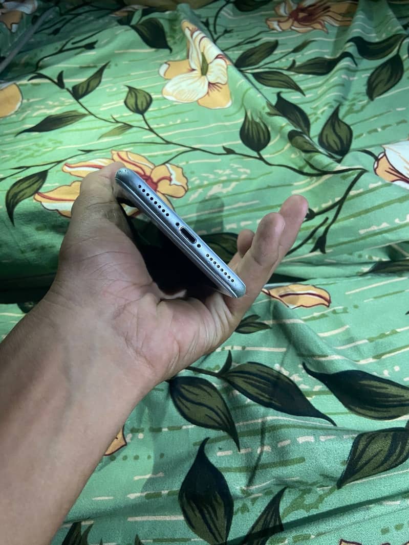 Apple iPhone 7 Plus 4