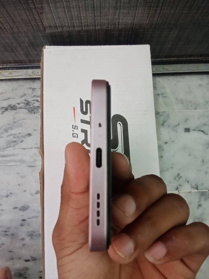 Realme C75x 4