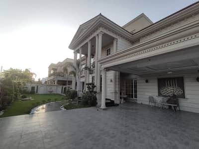 Elegant 1 canal Family Home In DHA Phase 6