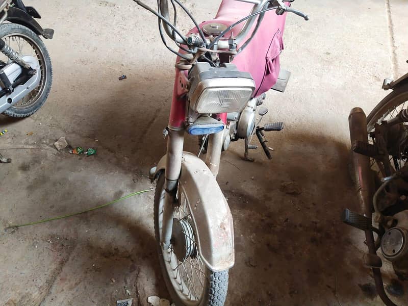 Honda CD70 3