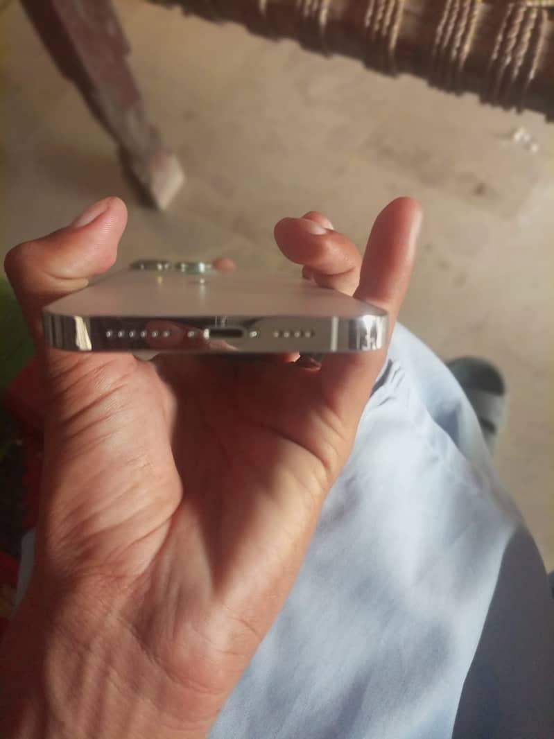 Apple iPhone 14 Pro Max 3