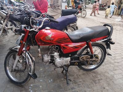 Honda CD70 2021
