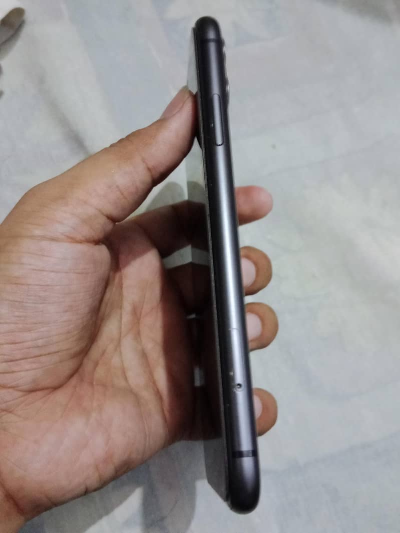 Apple iPhone 11 3