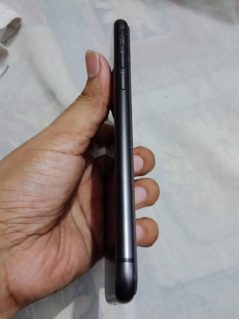 Apple iPhone 11 4