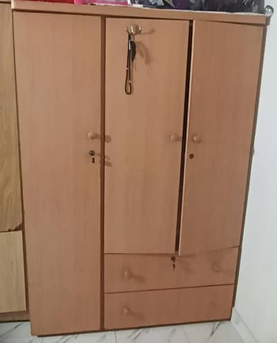 kapron ki almari
