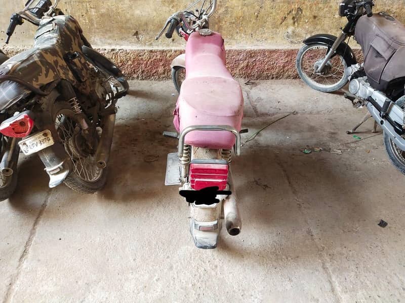Honda CD70 4