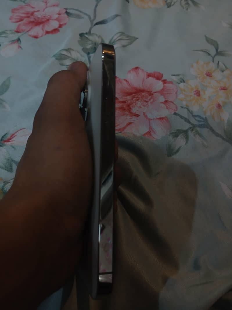 Apple iPhone 14 Pro 3