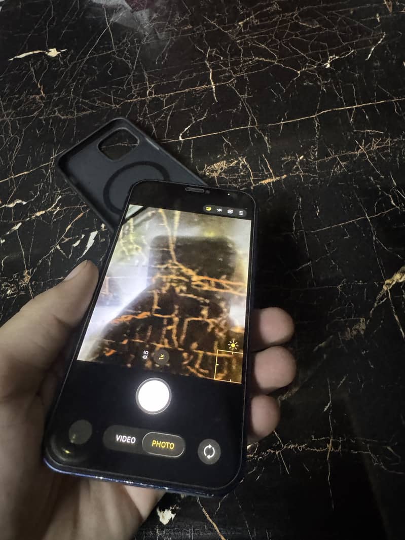 Apple iPhone 12 4