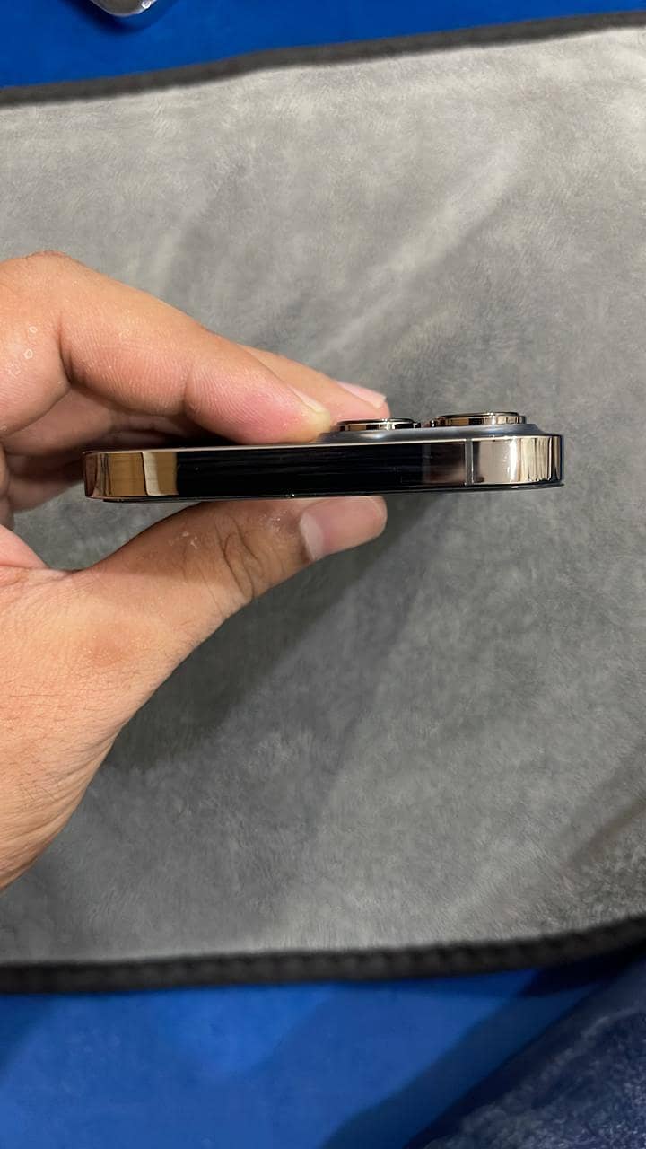 iPhone 13 Pro Max 2