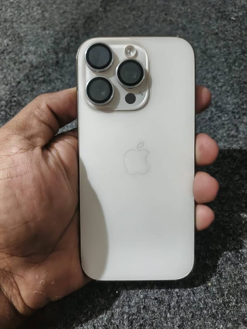 Apple iPhone 16 Pro 0
