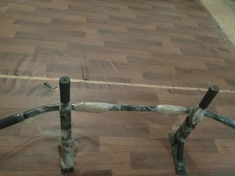 Wall Pull Up Bar 1