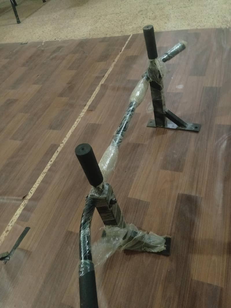 Wall Pull Up Bar 2