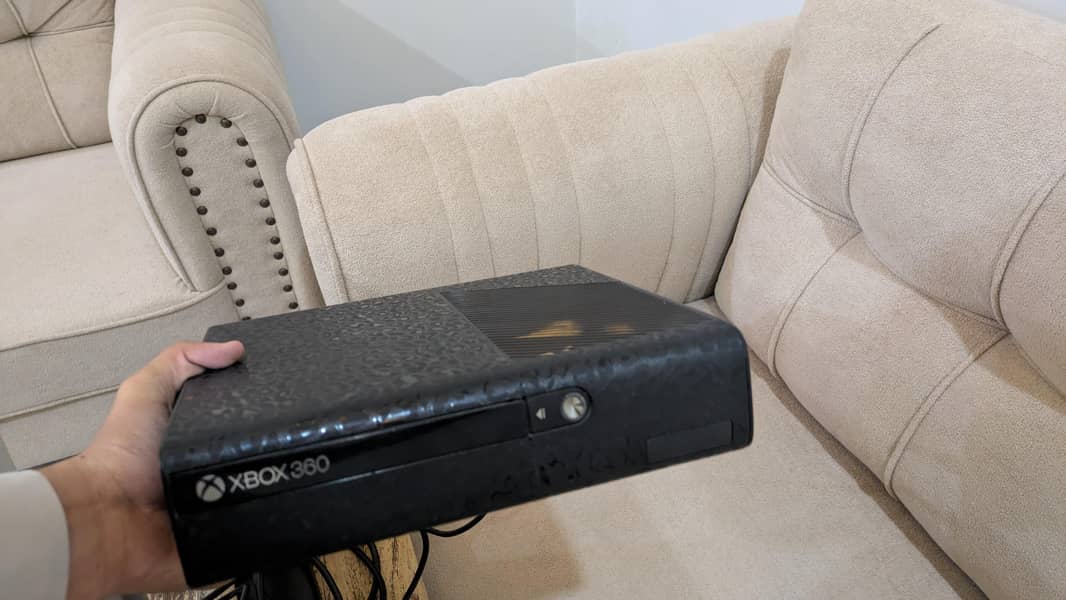 xbox 360 E with wireless controllers 4