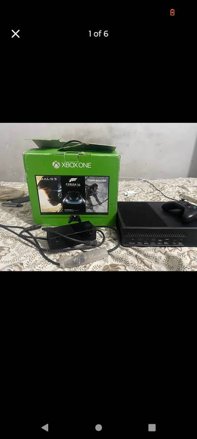 Xbox One 500gb with box
