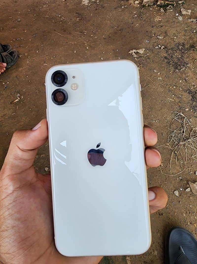 Apple iPhone 11 3