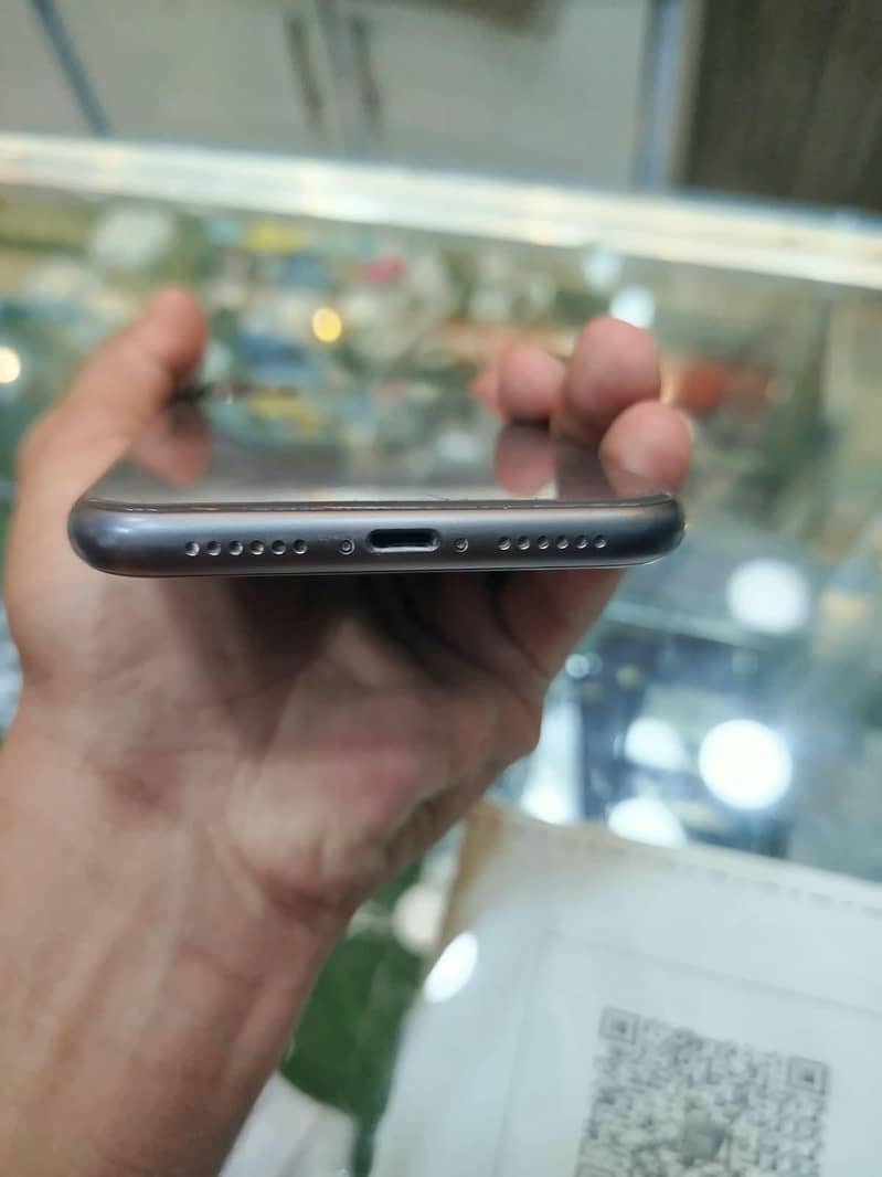 Apple iPhone 11 3