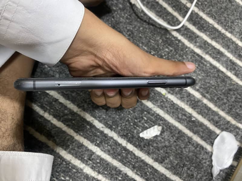 Apple iPhone 11 3