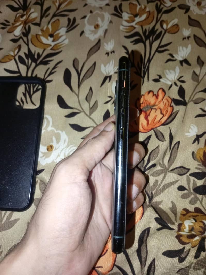 Apple iPhone 11 Pro Max 2