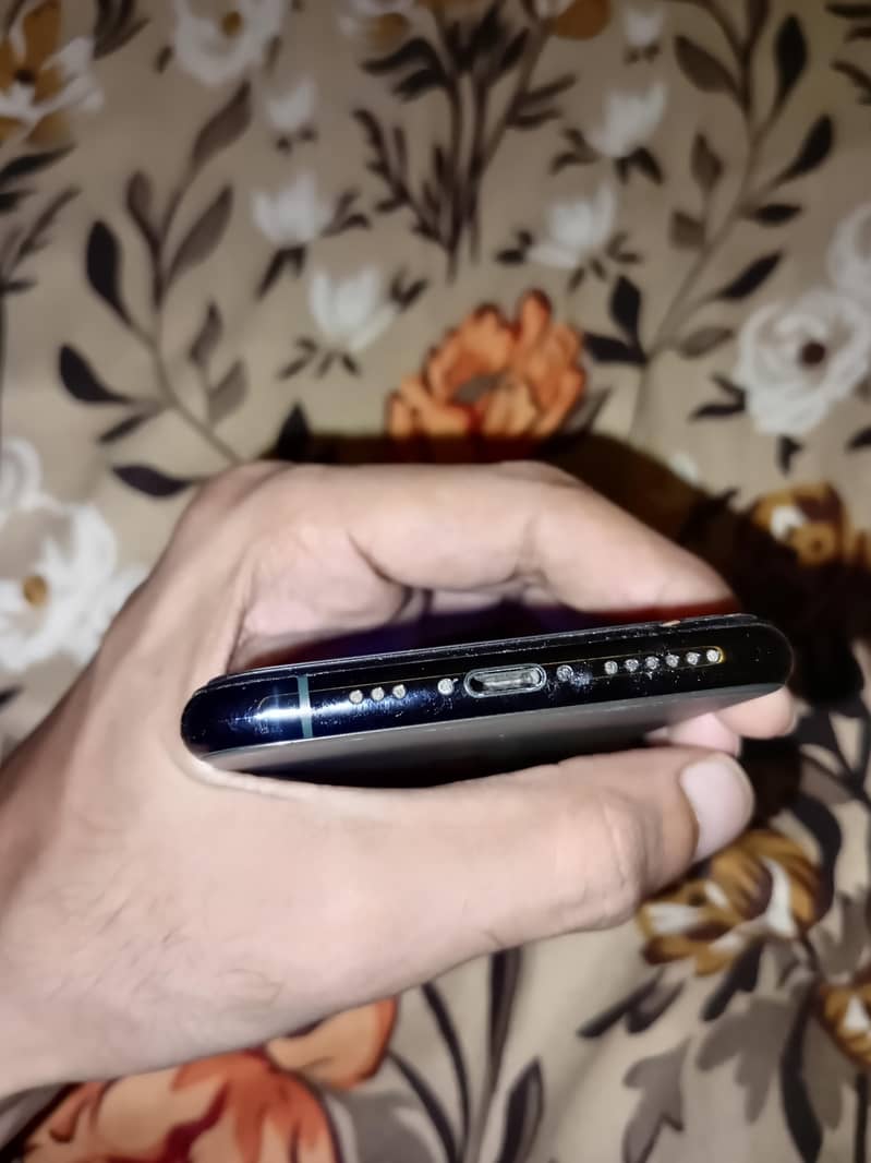 Apple iPhone 11 Pro Max 4