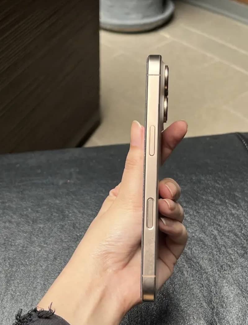 iPhone 16 Pro Max 3
