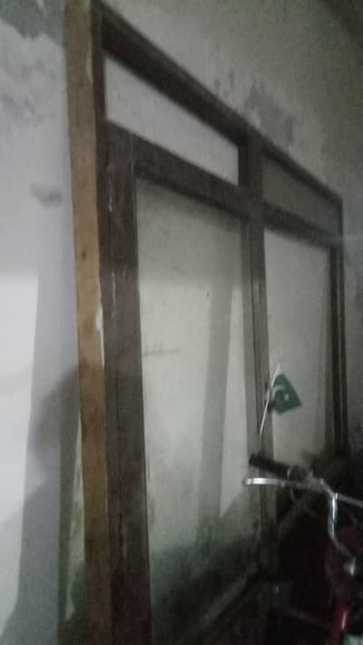 2nd hand frand for shop available is good condition
