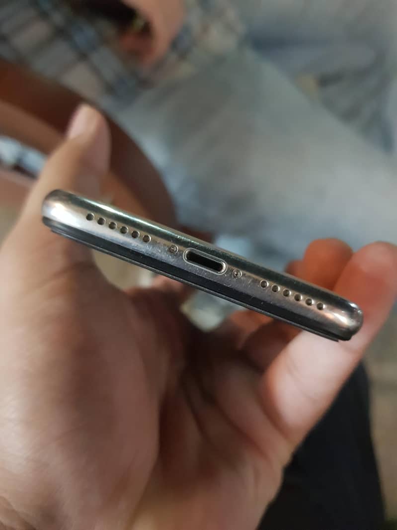 Apple iPhone X 3