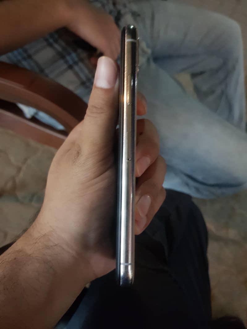 Apple iPhone X 4