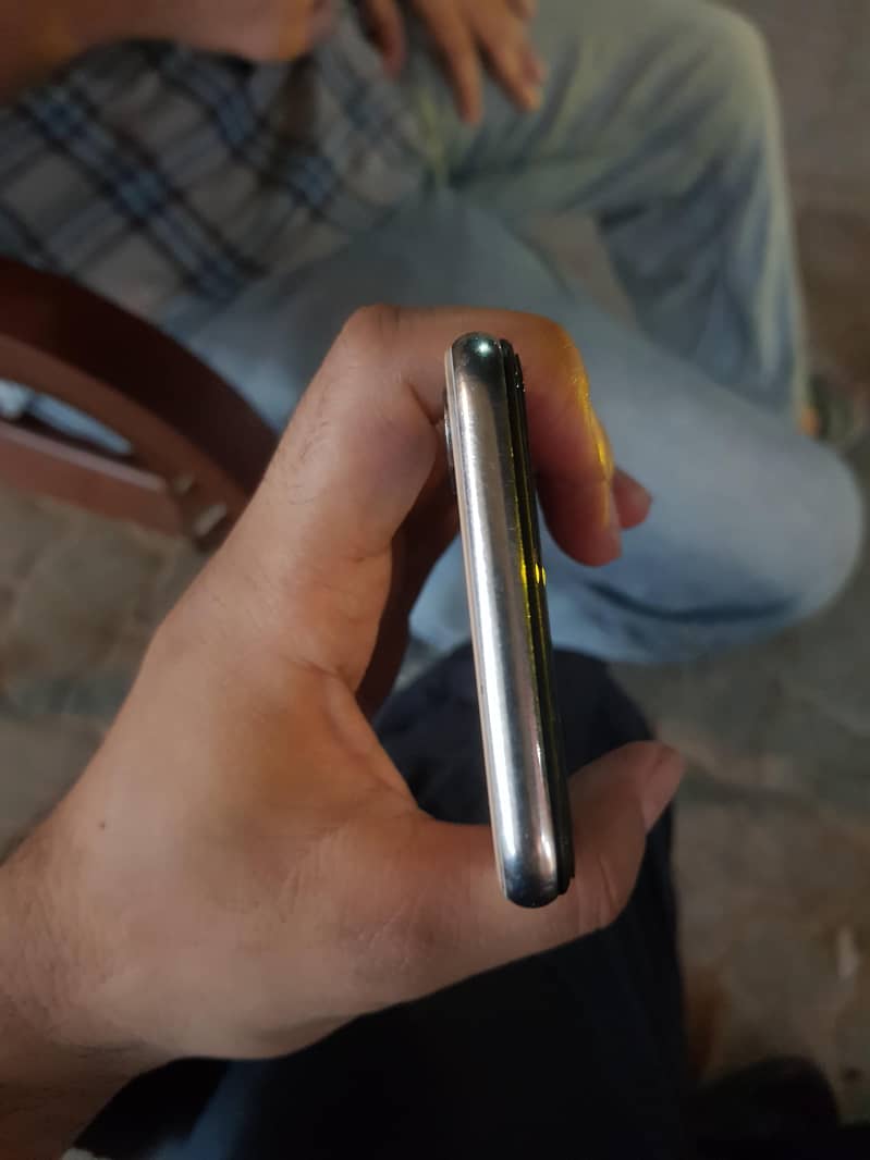 Apple iPhone X 5