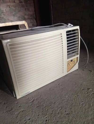 new window AC 1 ton