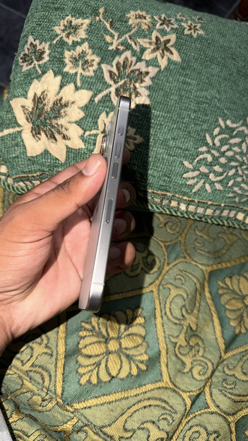 Apple iPhone 15 Pro 6