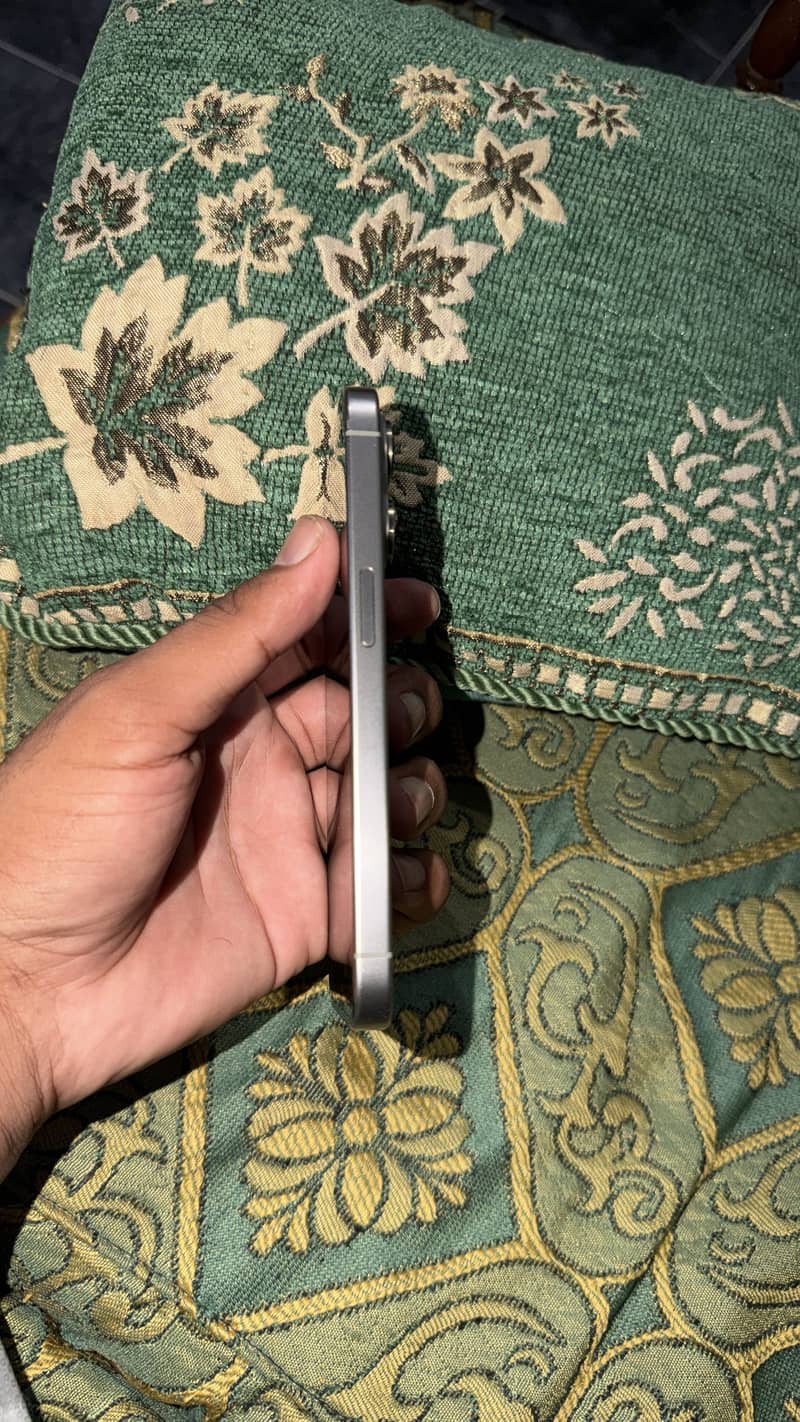 Apple iPhone 15 Pro 8