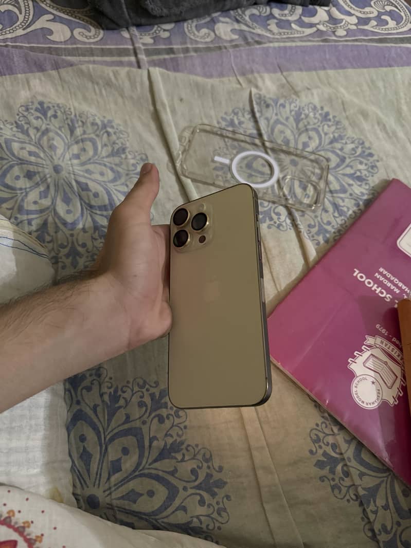 Apple iPhone 14 Pro Max 1