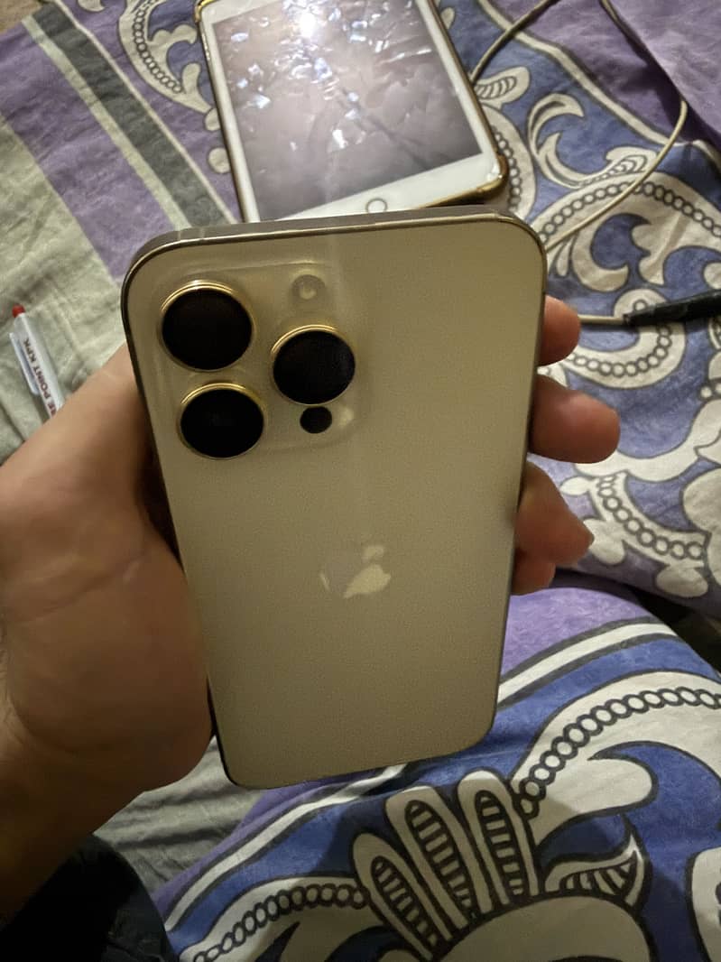 Apple iPhone 14 Pro Max 4