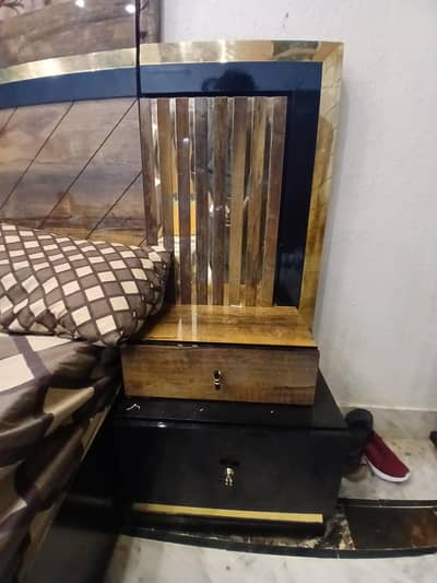 elegent king size bed for sell