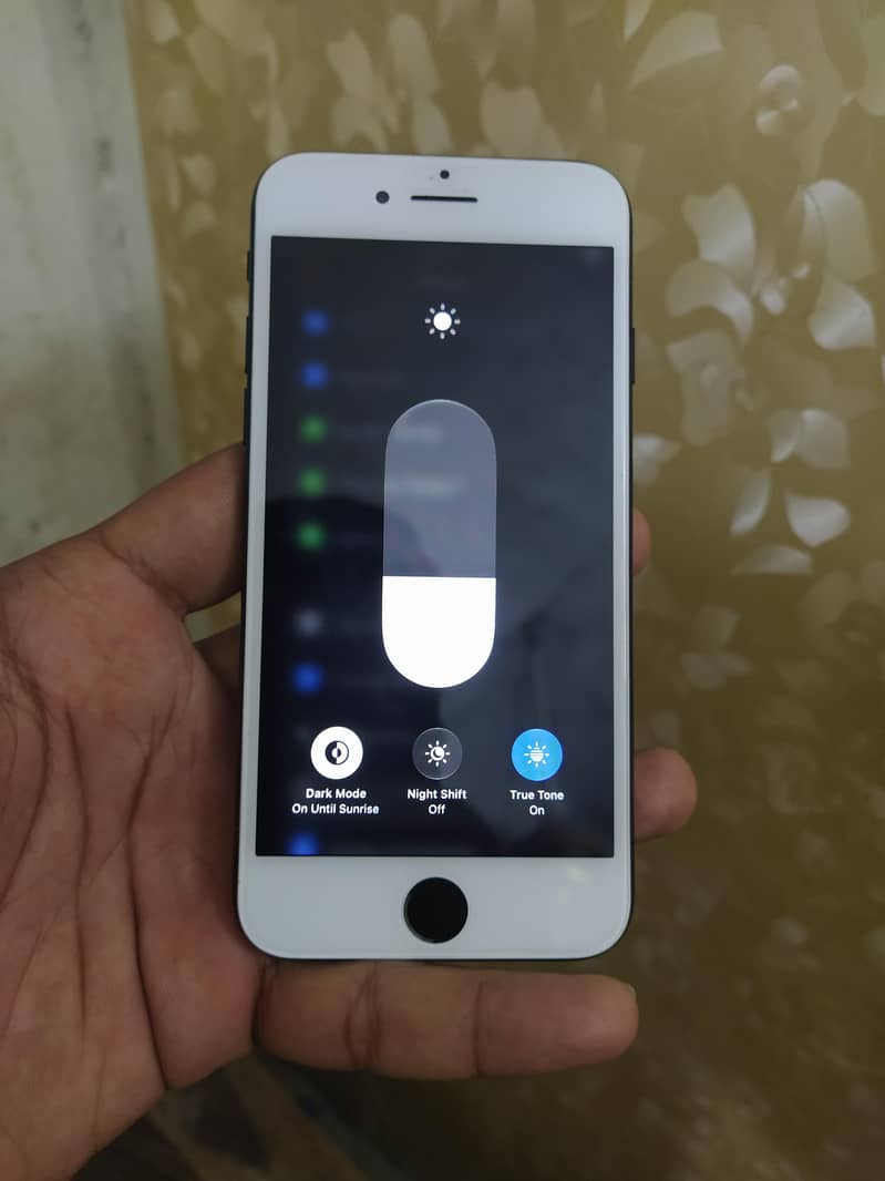 Apple iPhone SE 8