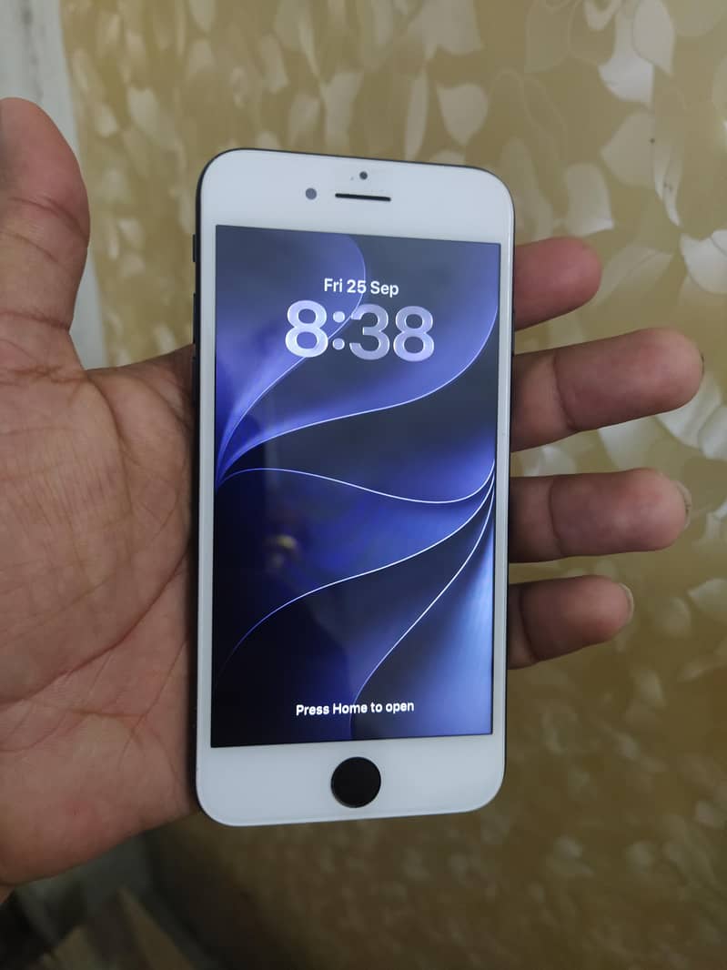 Apple iPhone SE 10