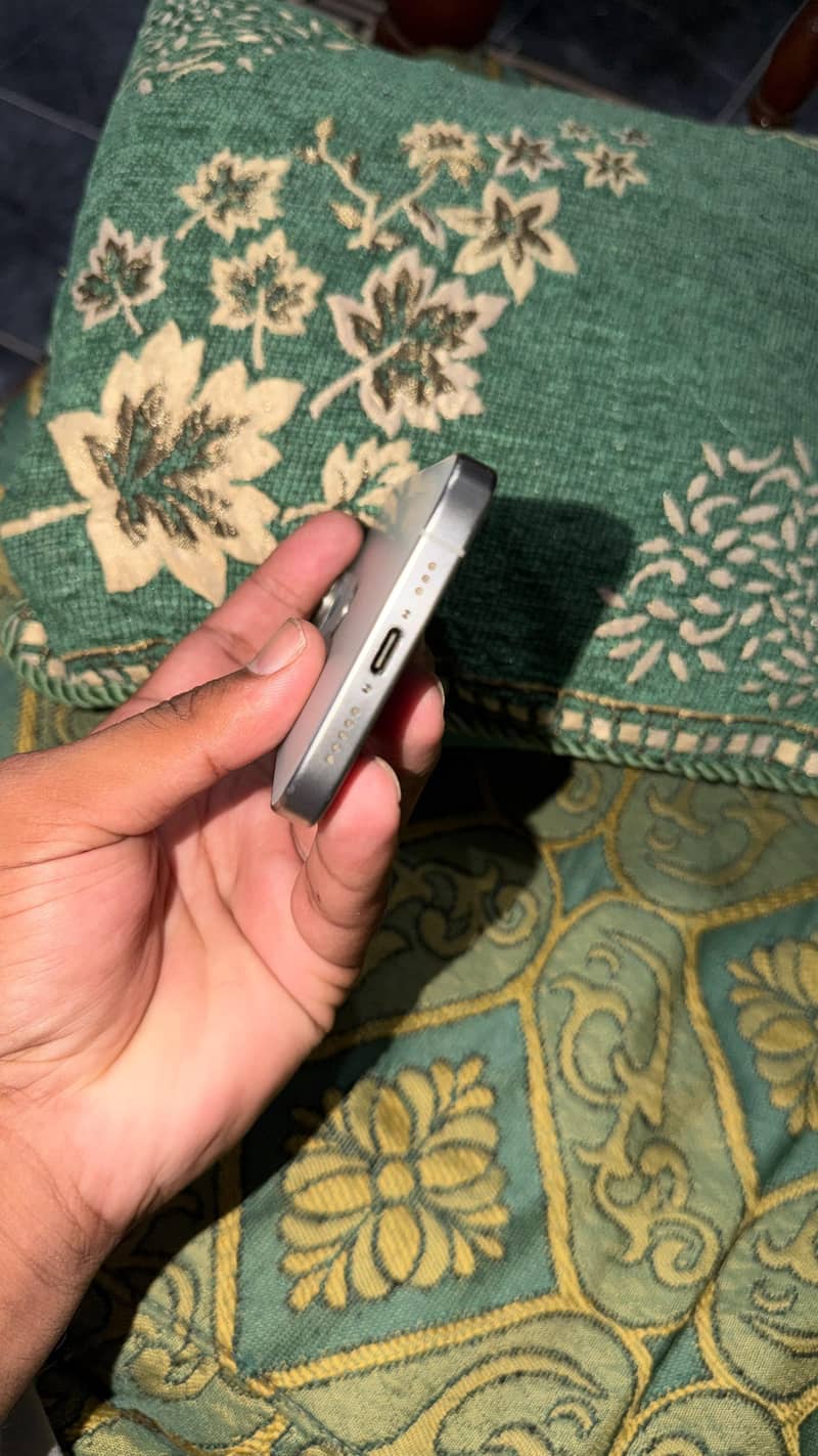 Apple iPhone 15 Pro 6