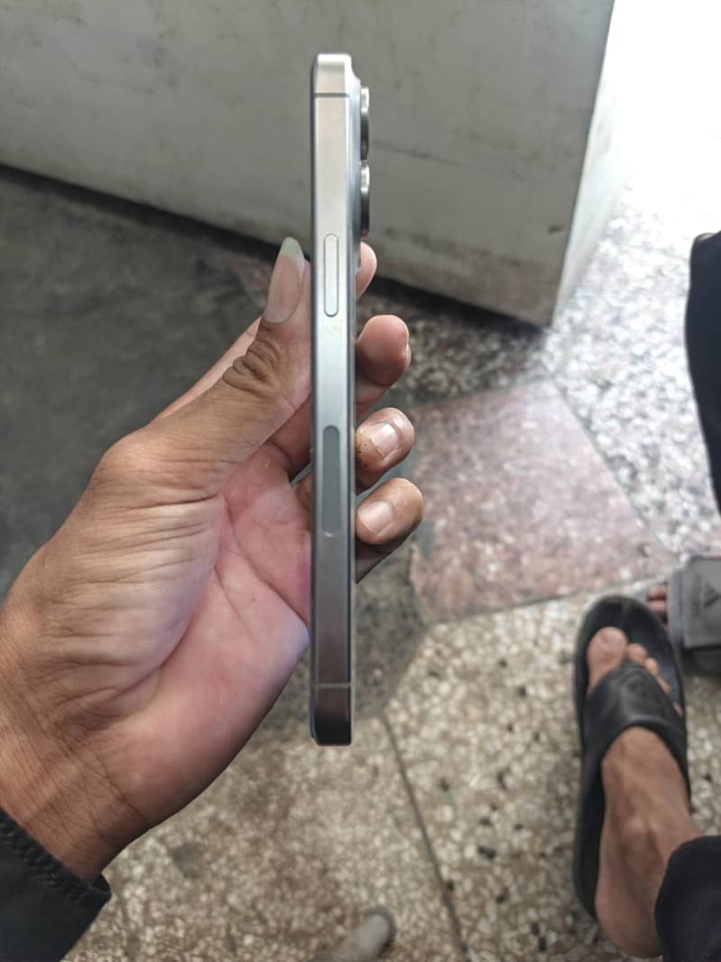 Apple iPhone 13 Pro Max 1