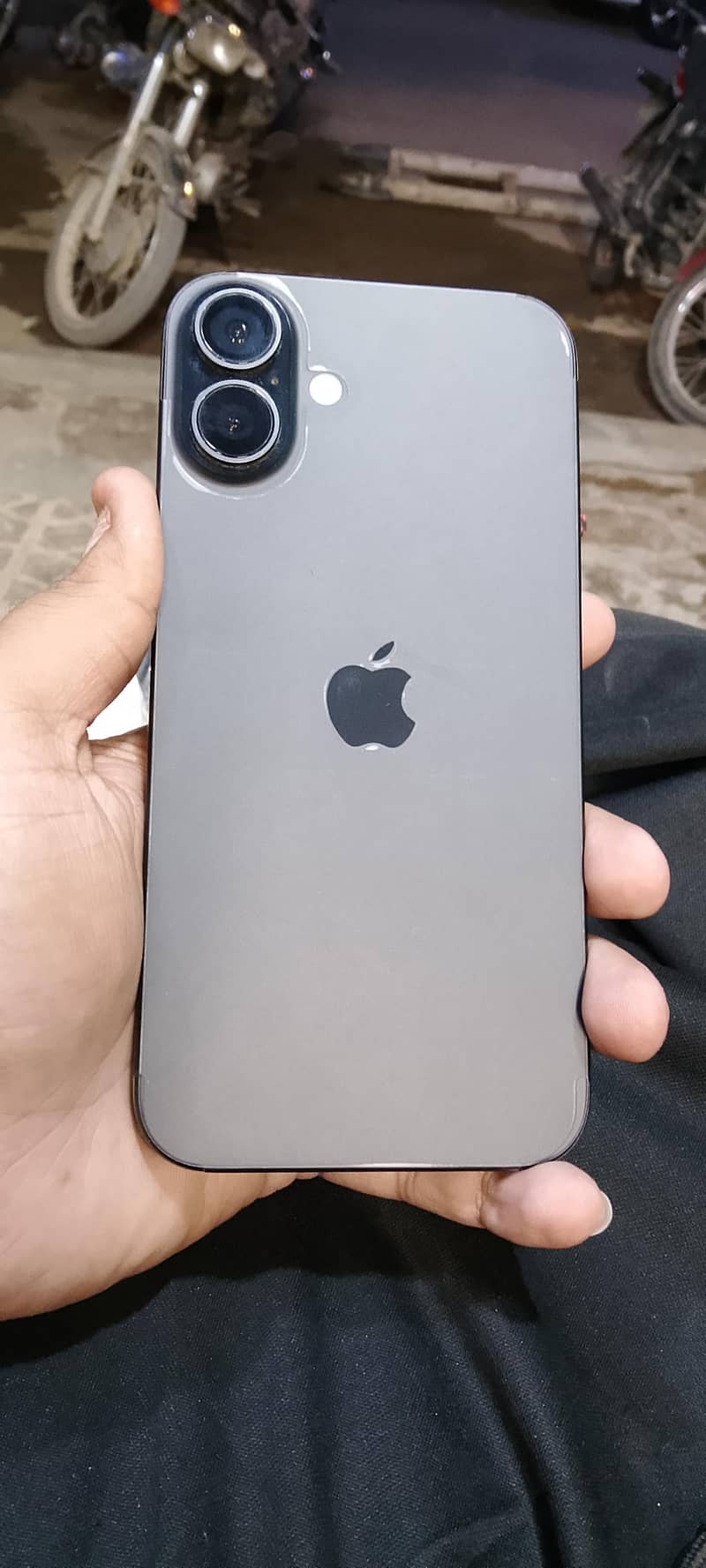 Apple iPhone 16 Plus 4