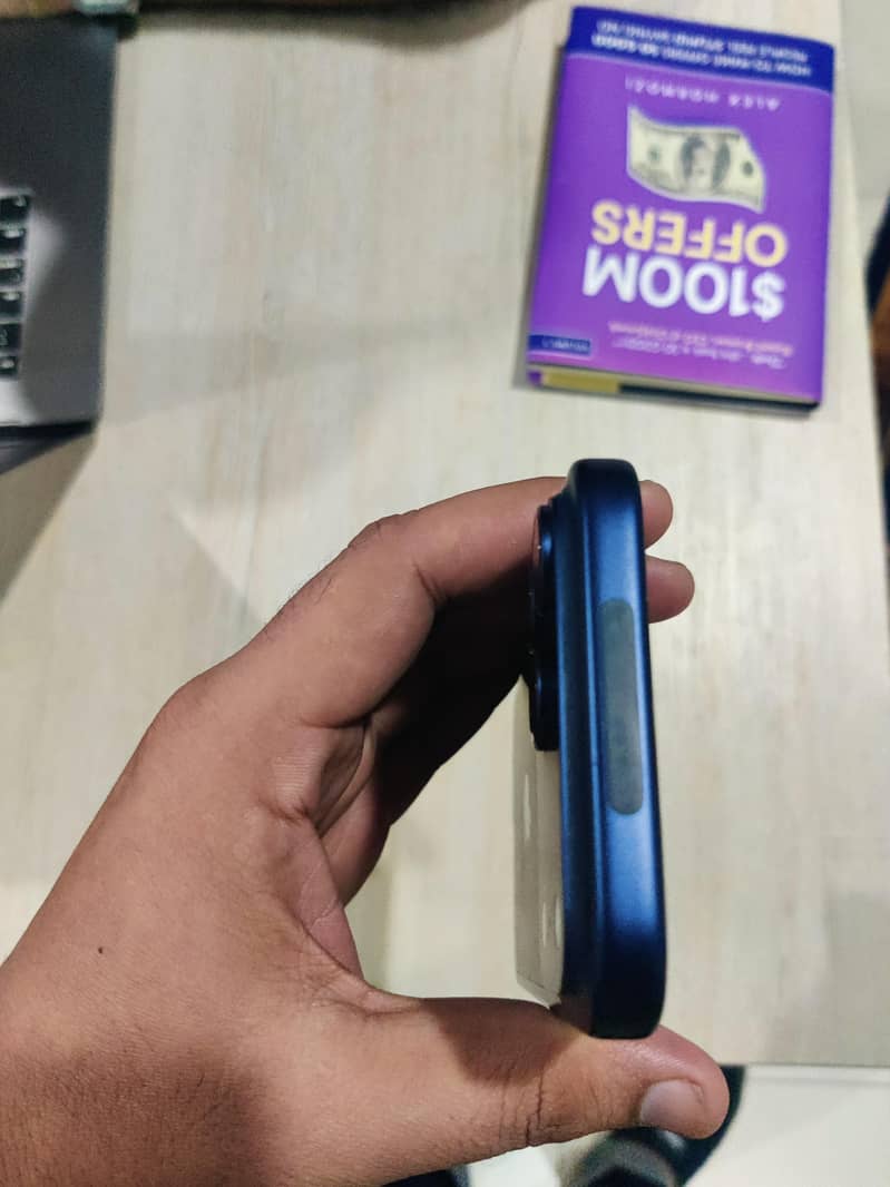 Apple iPhone 17 Pro Max 4