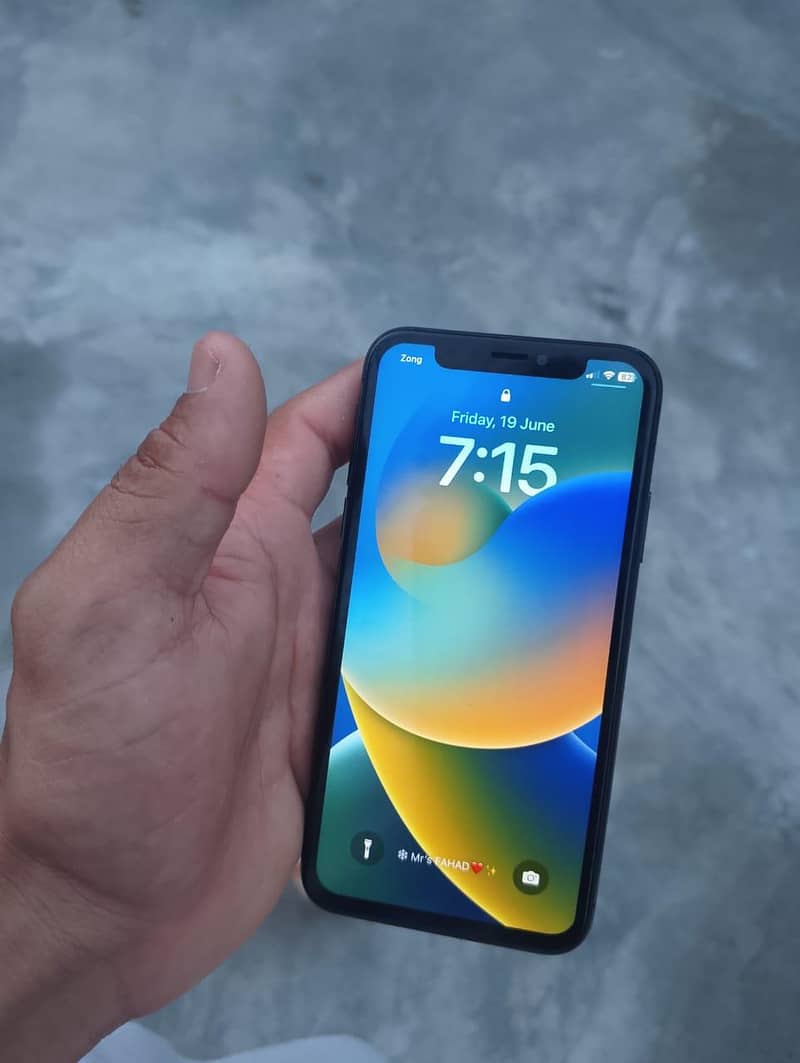 Apple iPhone X 4