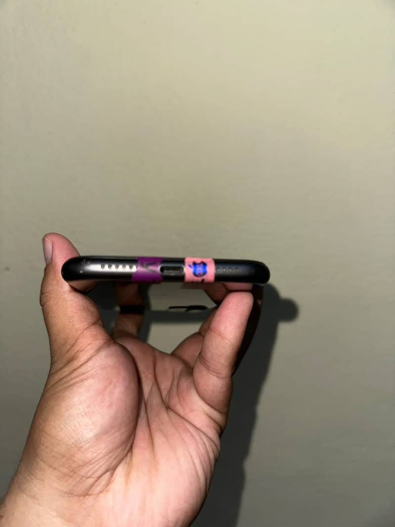 Apple iPhone 11 3