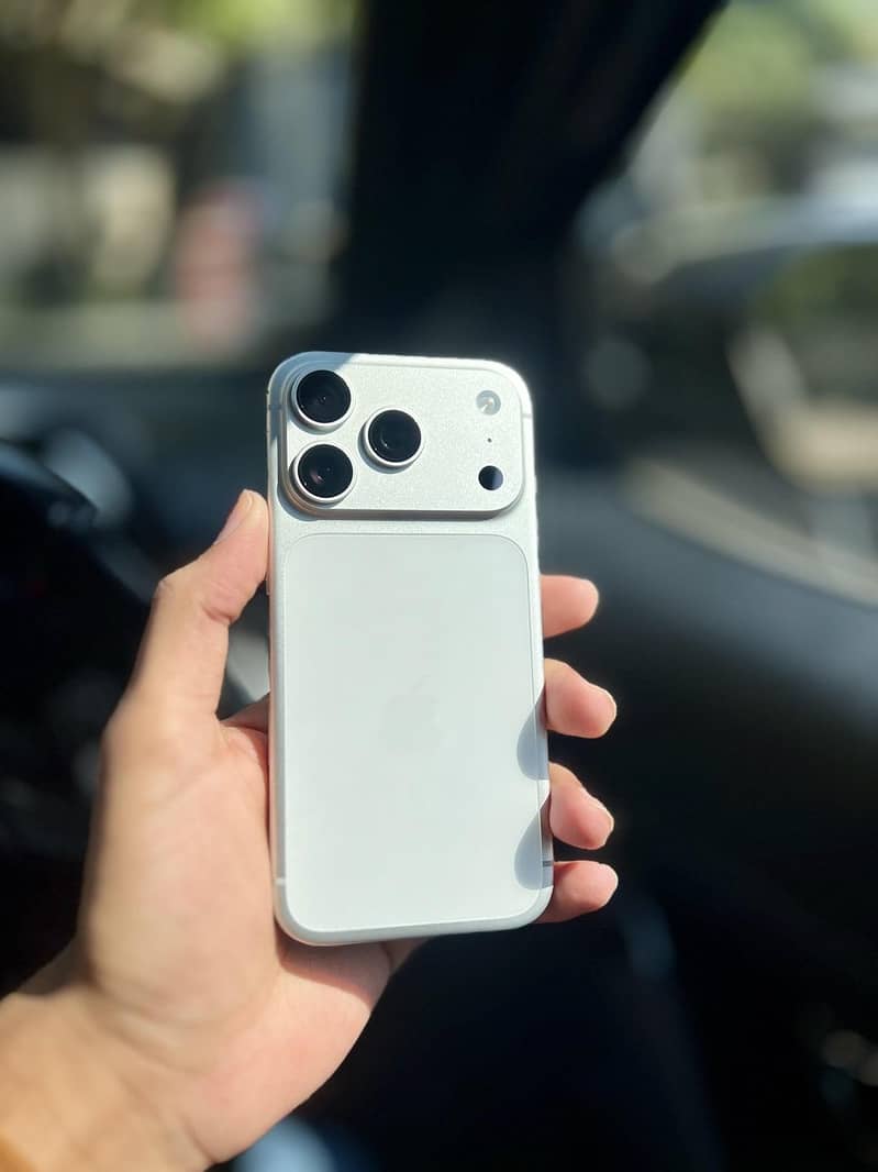Apple iPhone 17 Pro Max 2
