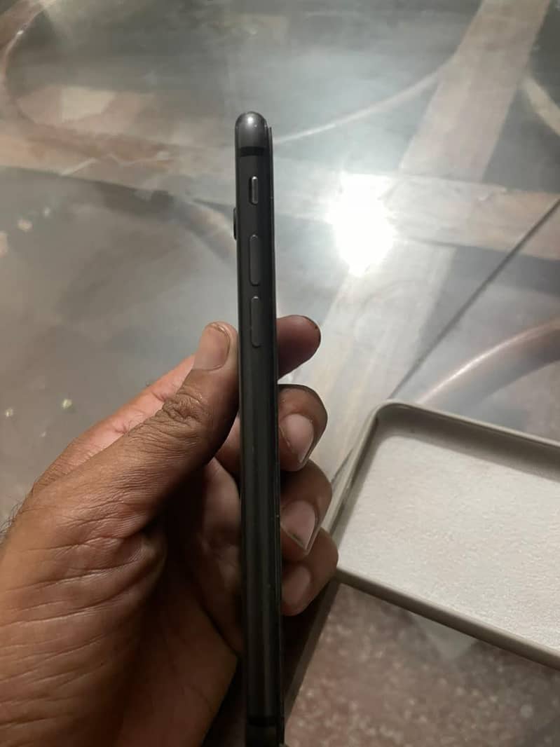 Apple iPhone 8 1
