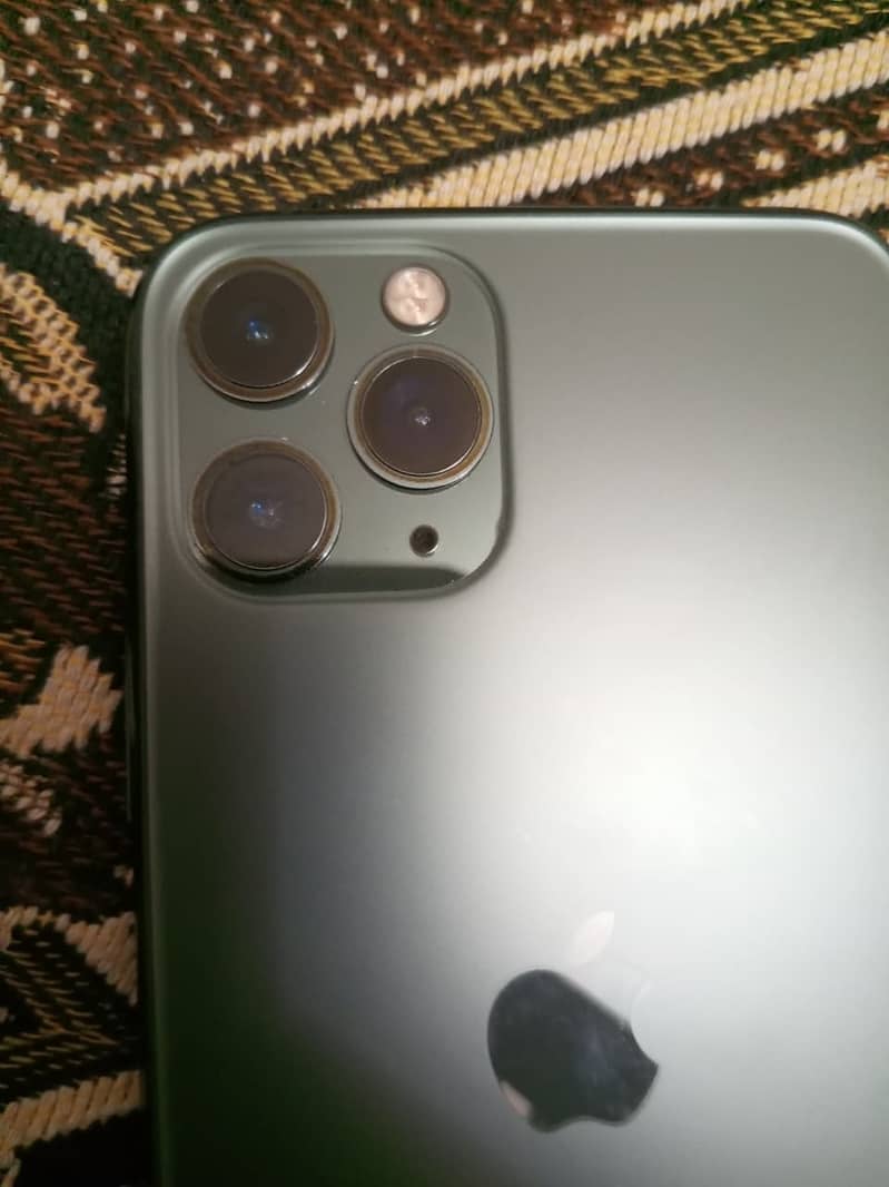 Apple iPhone 11 Pro 4