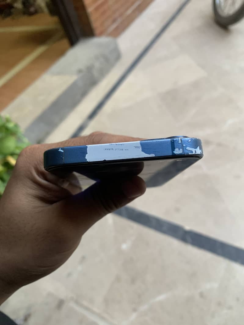 Apple iPhone 13 1