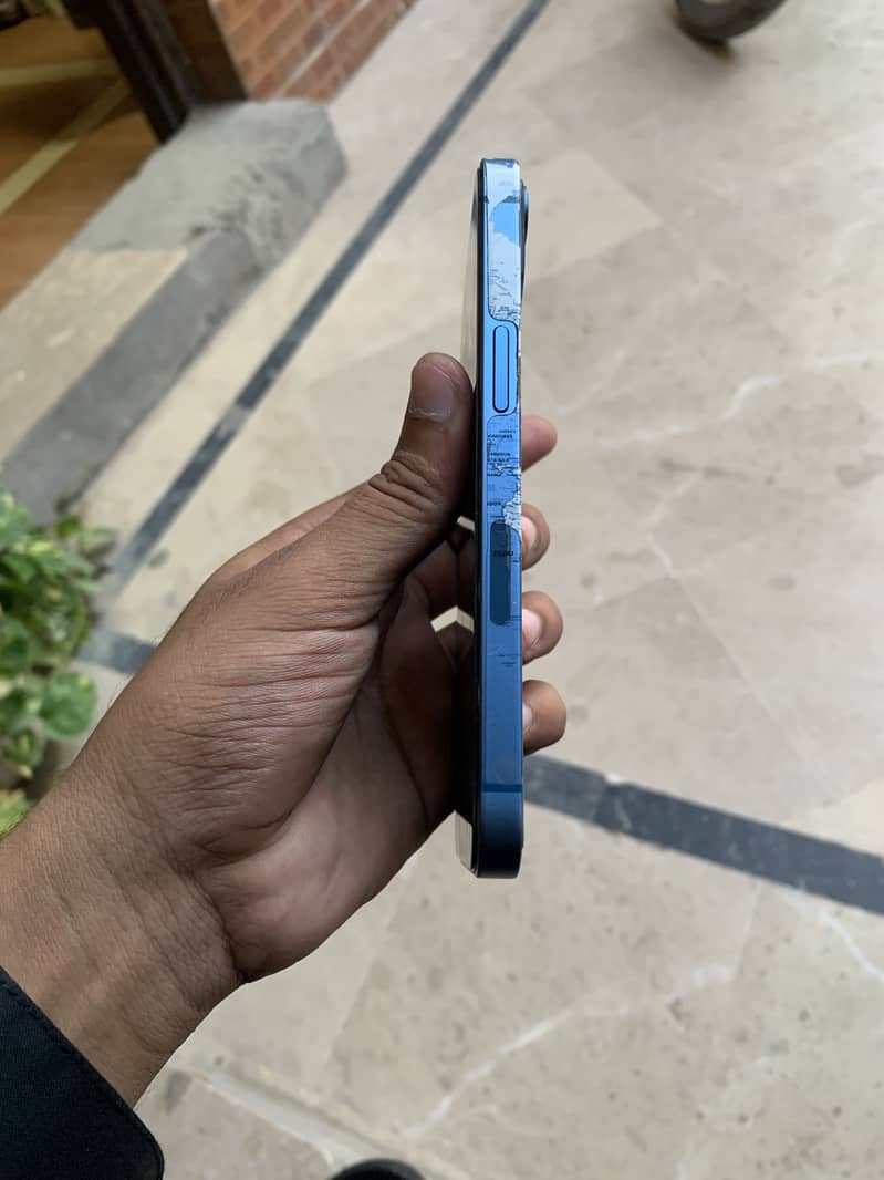 Apple iPhone 13 2