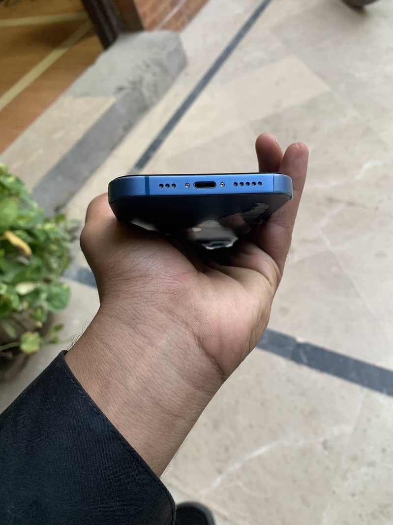 Apple iPhone 13 4