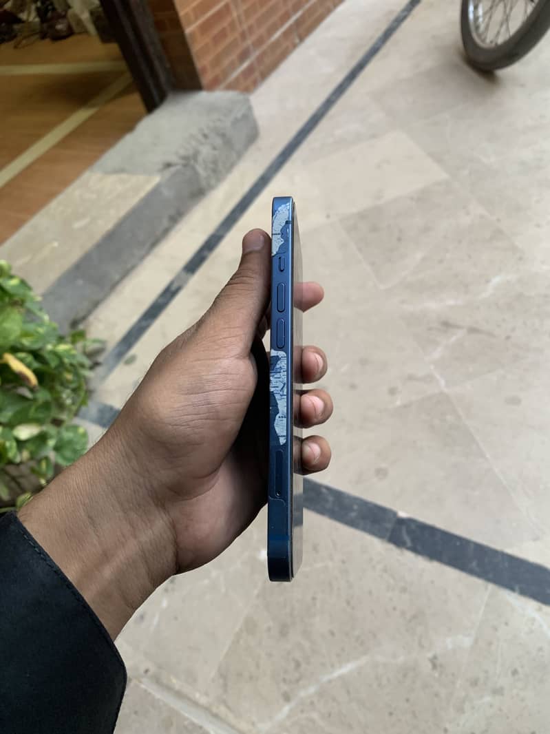 Apple iPhone 13 5