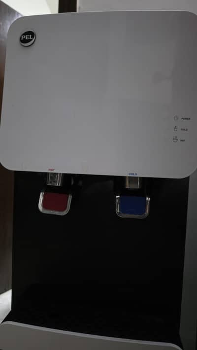 Pel water dispenser
